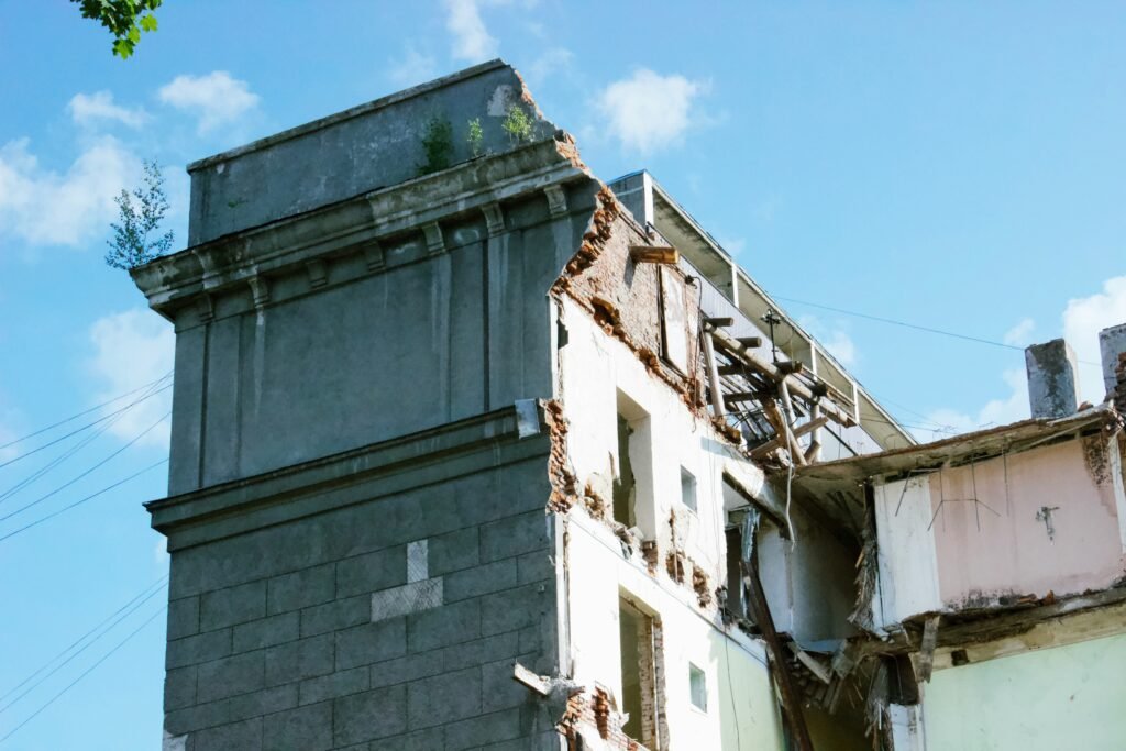 Early Signs of Foundation Damage Caused by Water Intrusion
